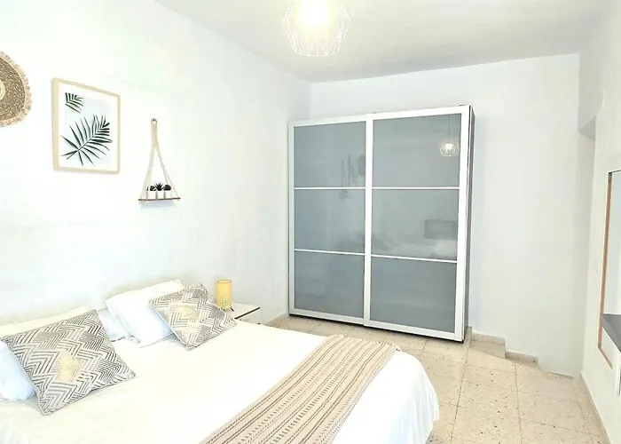 Апартаменты Seaview Apartment, Playa Chica, Gaviotas, 311 Санта-Крус-де-Тенерифе